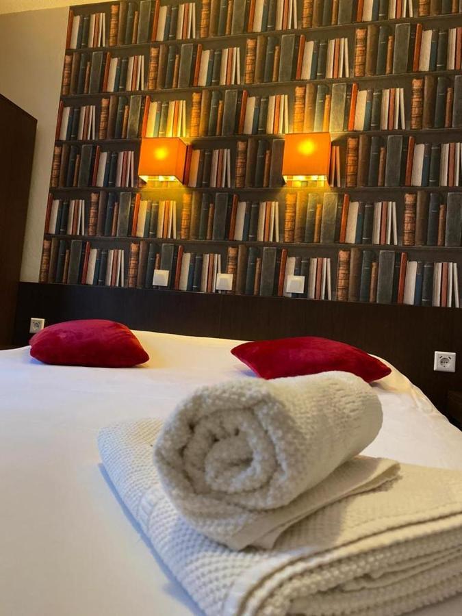 Logis Hostellerie De L'Abbaye Le Thoronet Ngoại thất bức ảnh