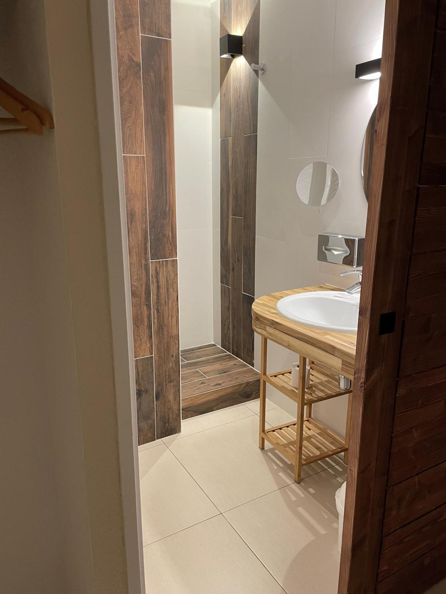 Logis Hostellerie De L'Abbaye Le Thoronet Ngoại thất bức ảnh