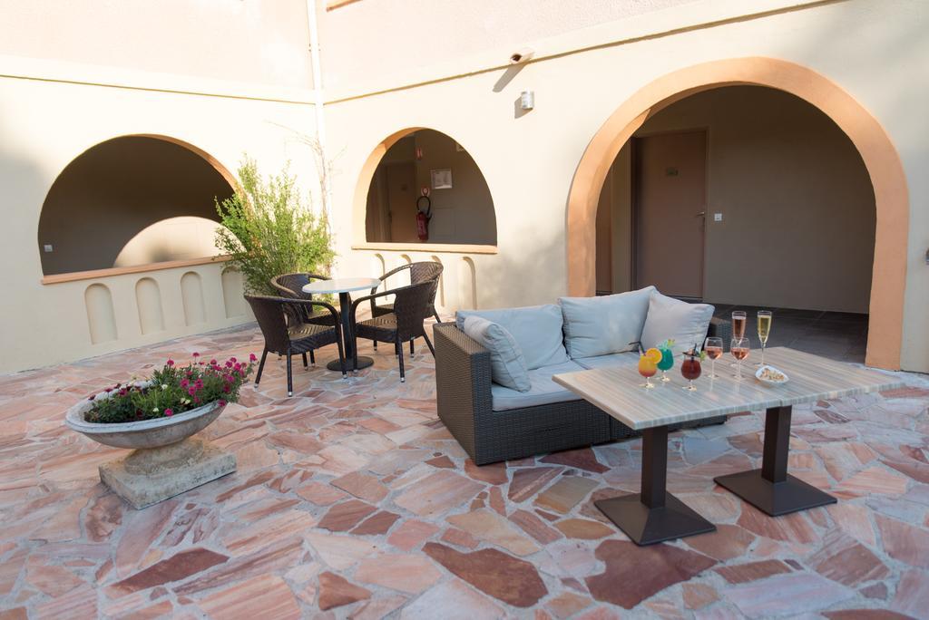 Logis Hostellerie De L'Abbaye Le Thoronet Ngoại thất bức ảnh