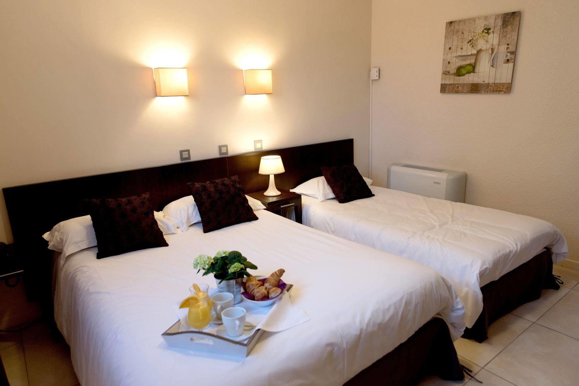 Logis Hostellerie De L'Abbaye Le Thoronet Ngoại thất bức ảnh