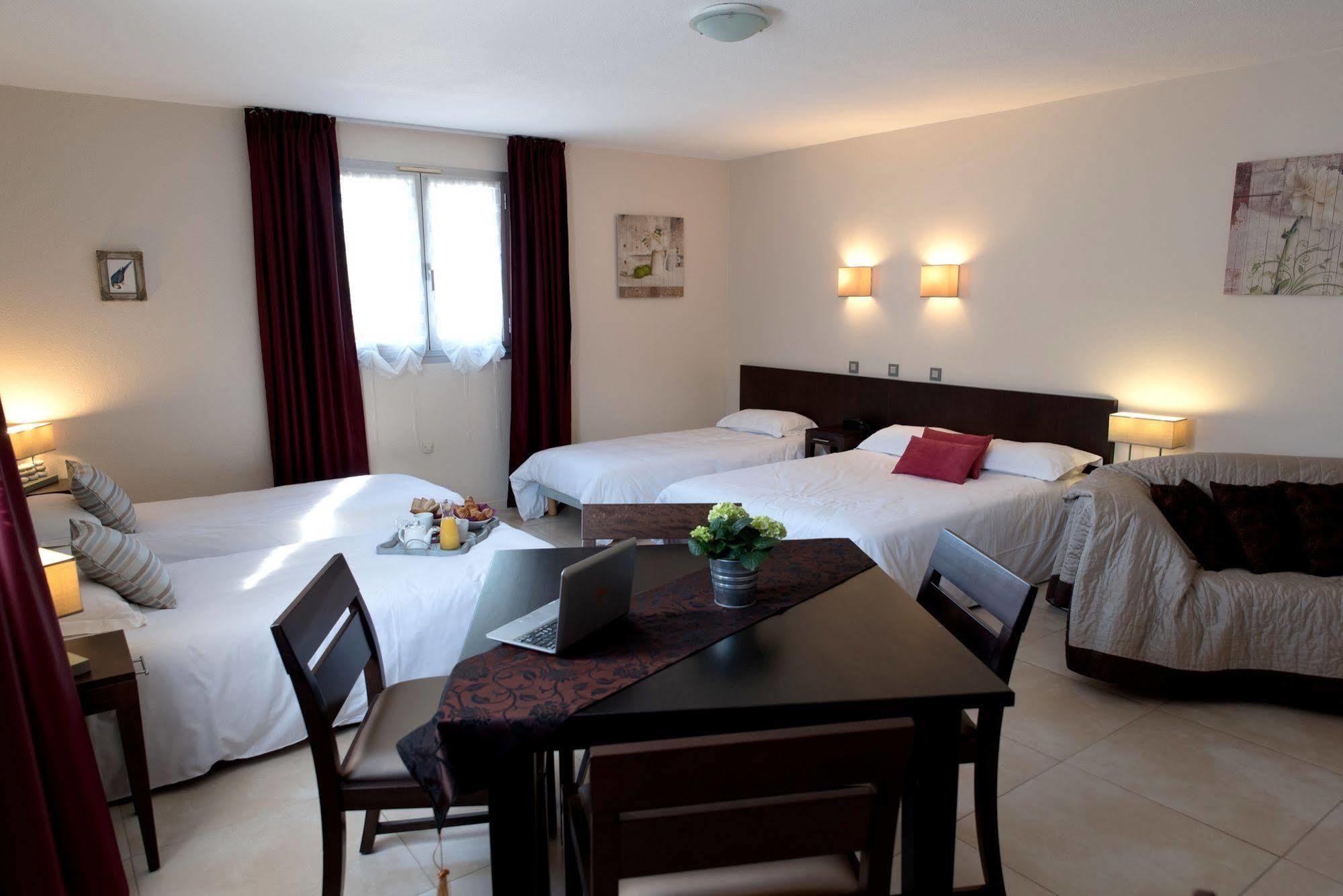 Logis Hostellerie De L'Abbaye Le Thoronet Ngoại thất bức ảnh