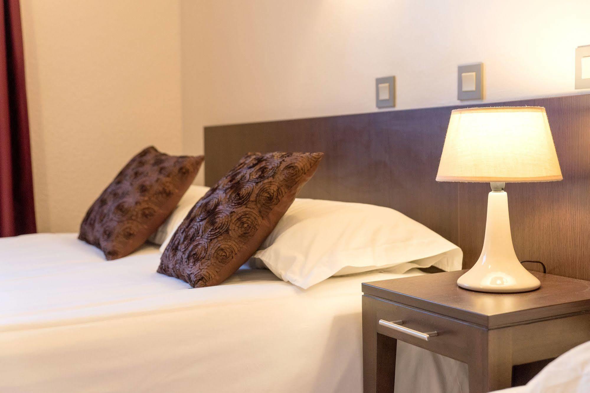 Logis Hostellerie De L'Abbaye Le Thoronet Ngoại thất bức ảnh