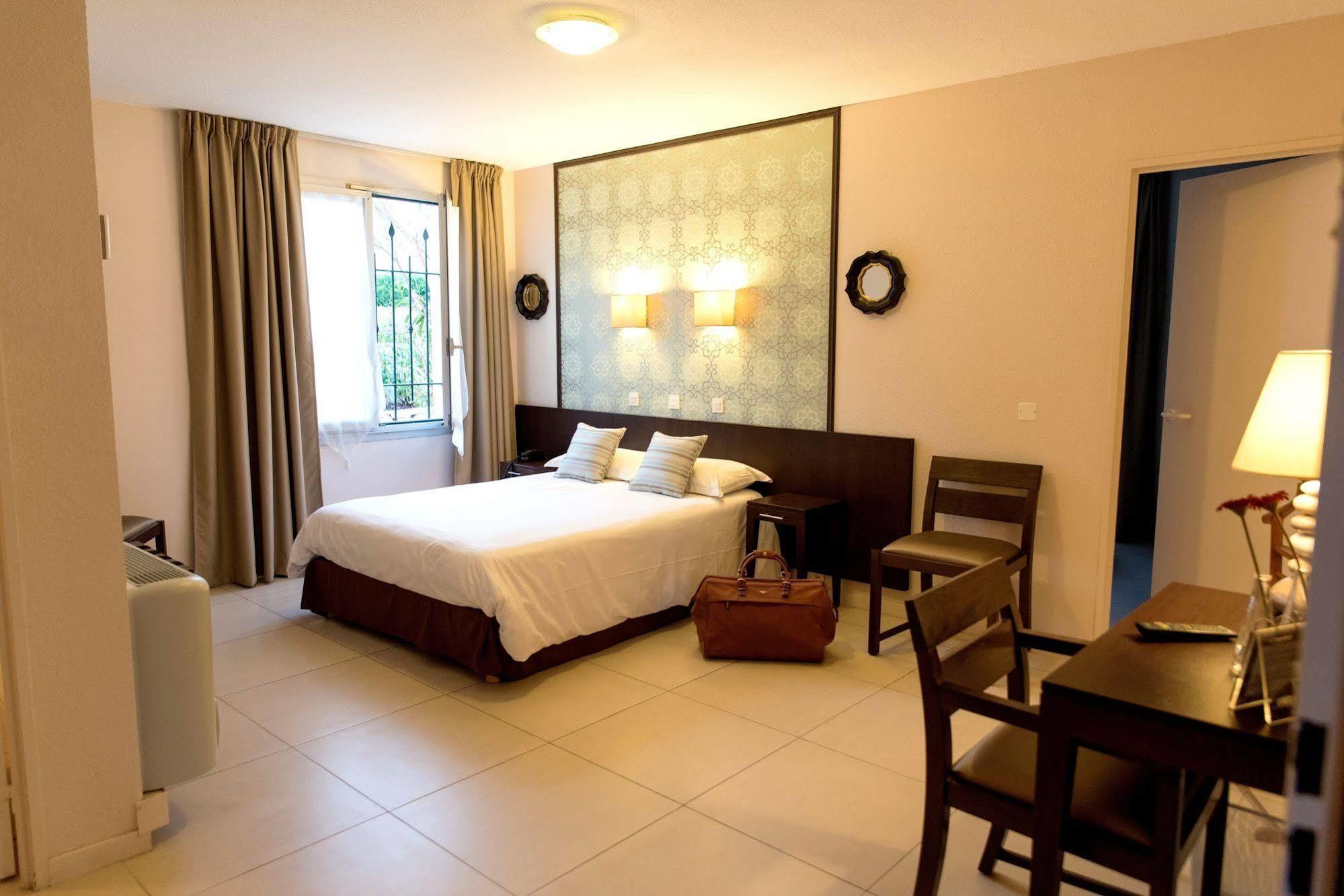 Logis Hostellerie De L'Abbaye Le Thoronet Ngoại thất bức ảnh