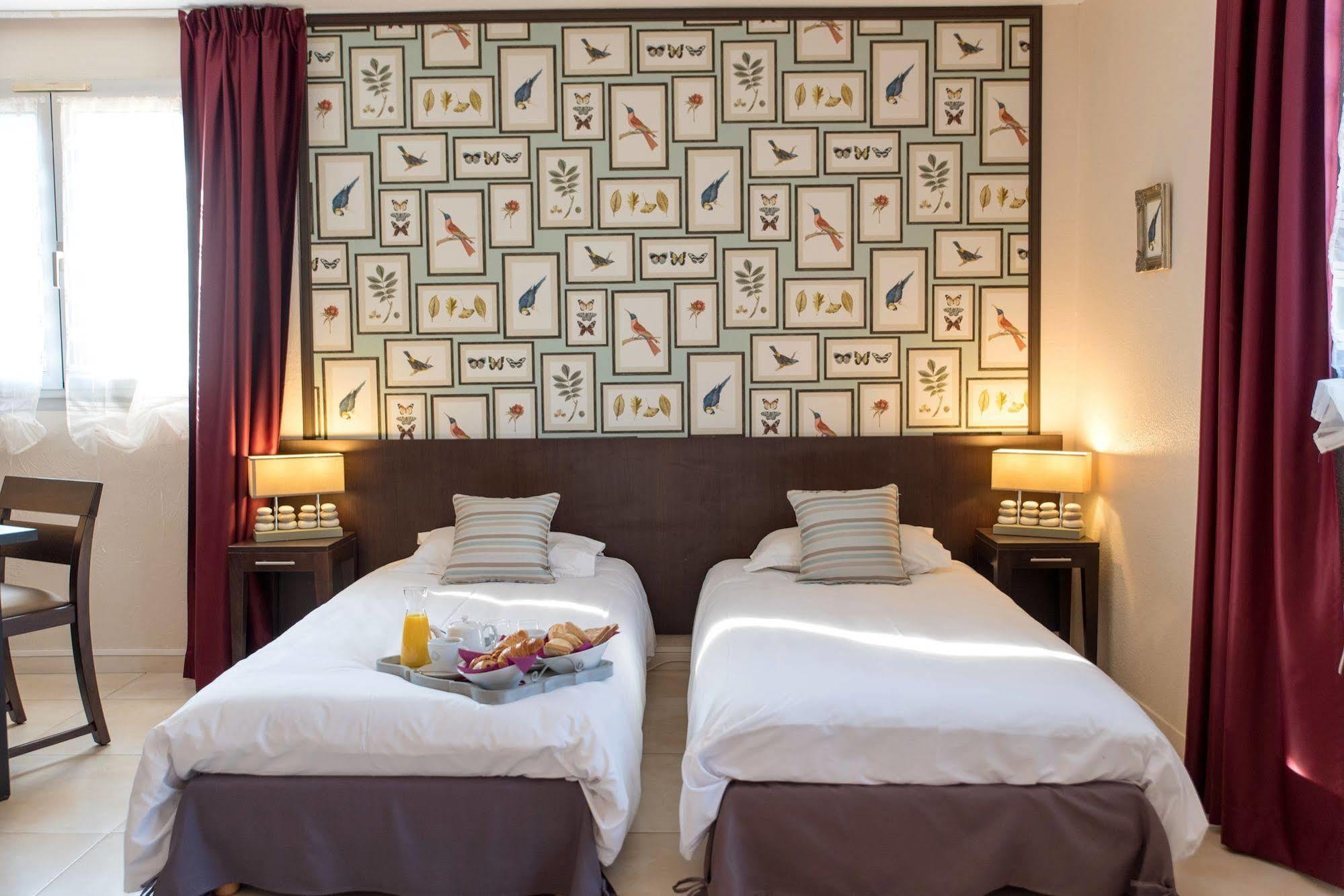 Logis Hostellerie De L'Abbaye Le Thoronet Ngoại thất bức ảnh